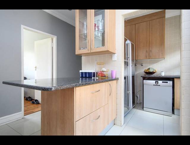 5 BEDROOM TOWNHOUSE FOR SALE IN THATCHFIELD